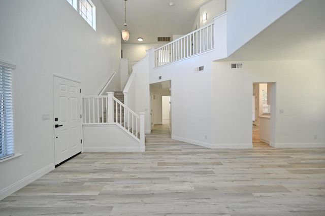 878 N Ash Avenue, Clovis, CA 93611