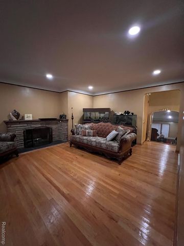 18941 Alpha Court, Clinton Charter Township, MI 48036