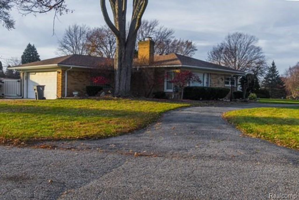 18941 Alpha Court, Clinton Charter Township, MI 48036