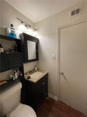 2401 Manor RD 207, Austin, TX 78722