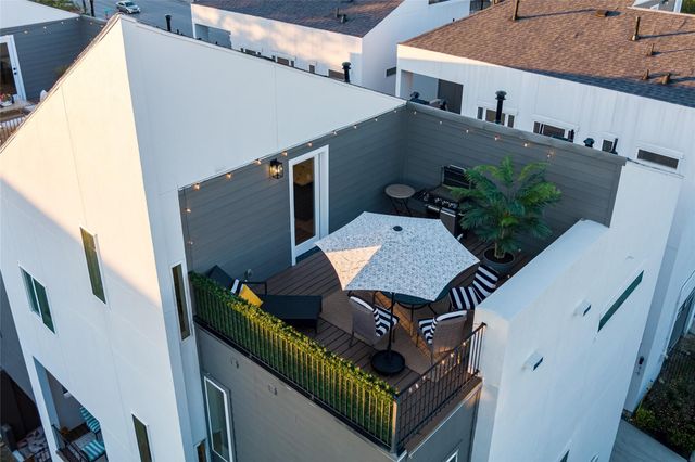 911 Thompson Street, Houston, TX 77007