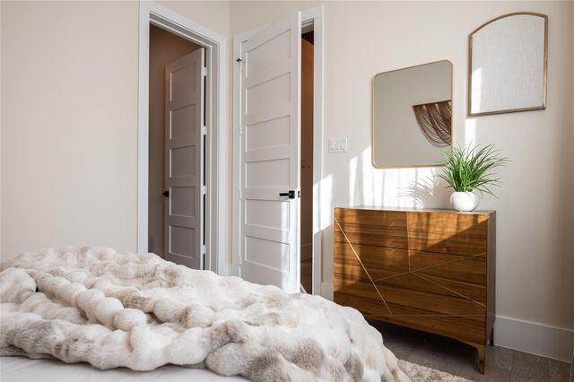 911 Thompson Street, Houston, TX 77007