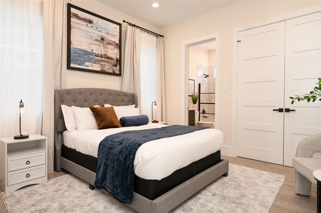 911 Thompson Street, Houston, TX 77007