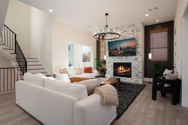 911 Thompson Street, Houston, TX 77007