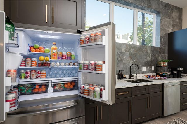 911 Thompson Street, Houston, TX 77007