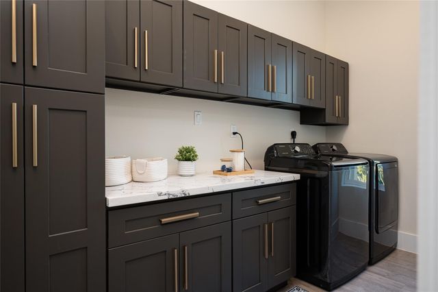 911 Thompson Street, Houston, TX 77007