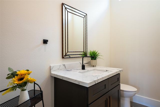 911 Thompson Street, Houston, TX 77007