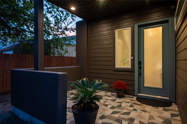 911 Thompson Street, Houston, TX 77007