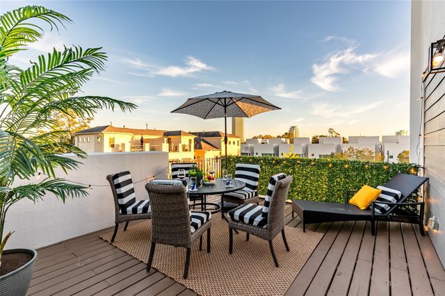 911 Thompson Street, Houston, TX 77007