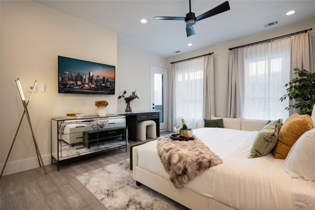 911 Thompson Street, Houston, TX 77007