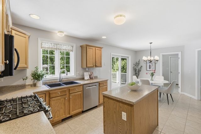 139 Autumn Rd, Dracut, MA 01826