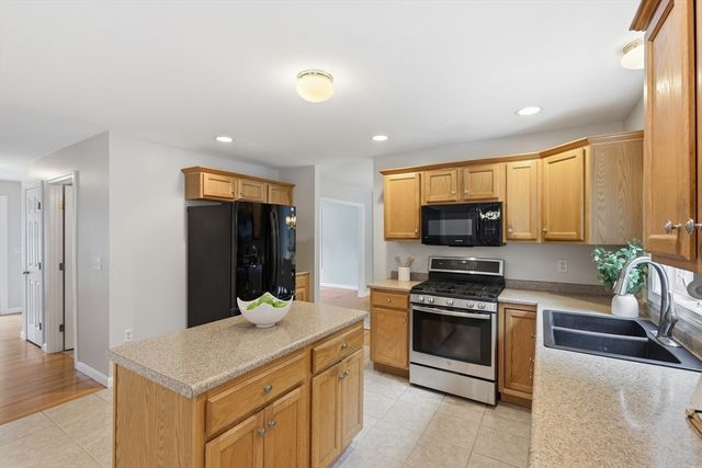 139 Autumn Rd, Dracut, MA 01826