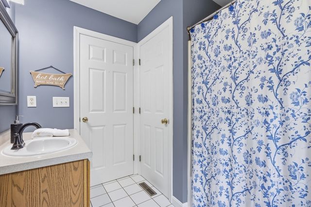 139 Autumn Rd, Dracut, MA 01826