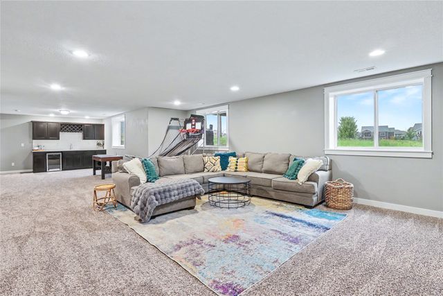 1210 49th Street NE, Ankeny, IA 50021