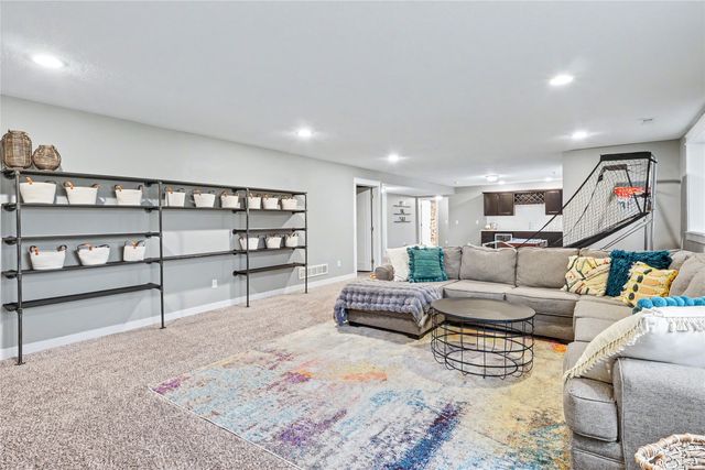 1210 49th Street NE, Ankeny, IA 50021