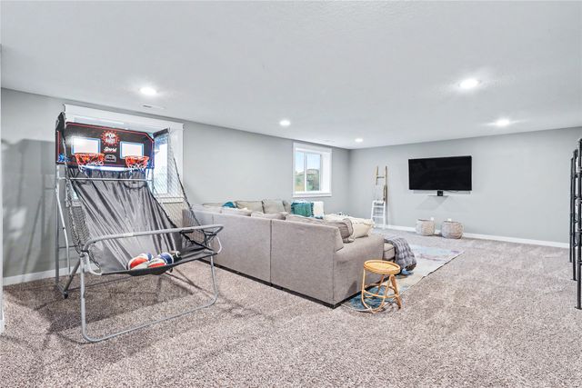 1210 49th Street NE, Ankeny, IA 50021