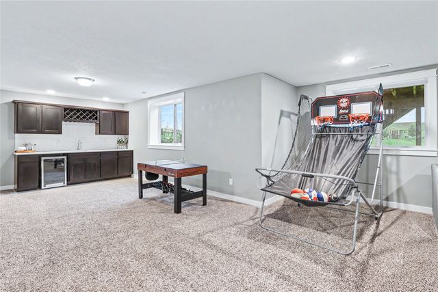 1210 49th Street NE, Ankeny, IA 50021
