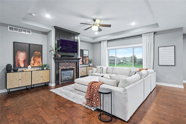 1210 49th Street NE, Ankeny, IA 50021