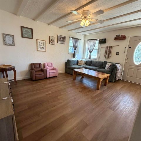 221 W Kansas St, Walters, OK 73572