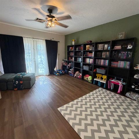 221 W Kansas St, Walters, OK 73572