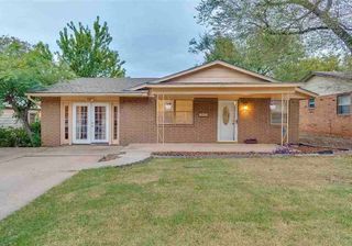 221 W Kansas St, Walters, OK 73572