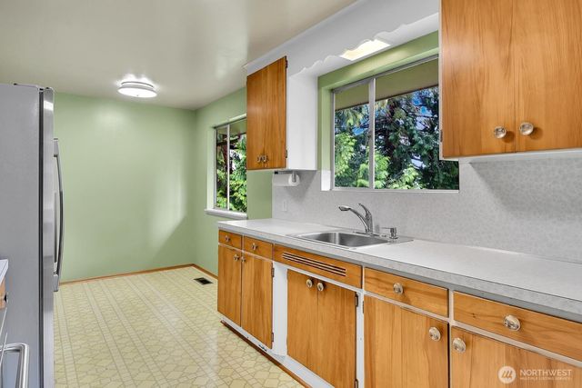 16003 5th Avenue NE, Shoreline, WA 98155