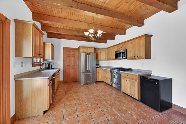 130 Dunthorne Drive, Bloomingburg, NY 12721