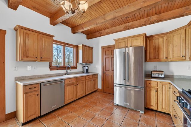 130 Dunthorne Drive, Bloomingburg, NY 12721