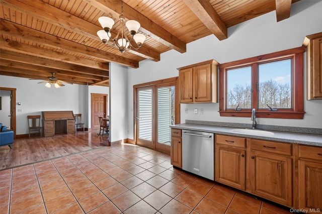 130 Dunthorne Drive, Bloomingburg, NY 12721