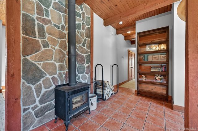 130 Dunthorne Drive, Bloomingburg, NY 12721