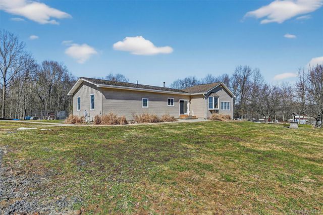 130 Dunthorne Drive, Bloomingburg, NY 12721