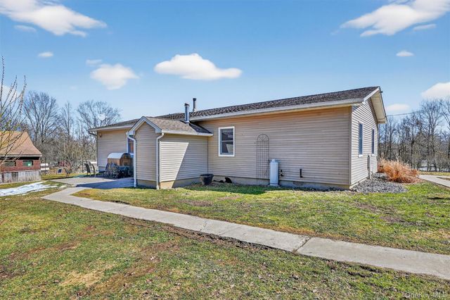 130 Dunthorne Drive, Bloomingburg, NY 12721