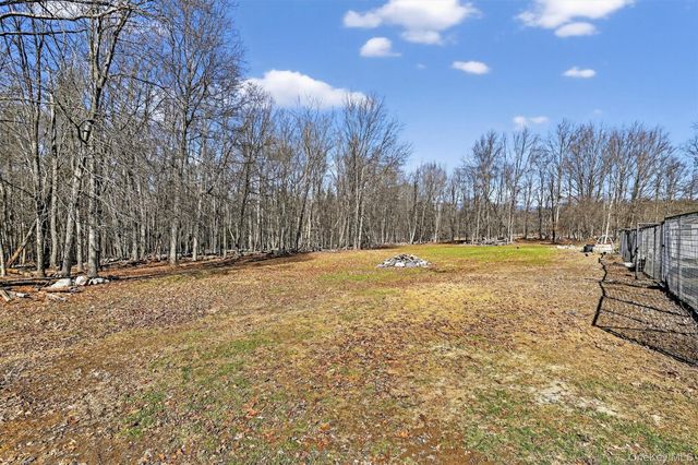 130 Dunthorne Drive, Bloomingburg, NY 12721