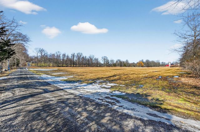 130 Dunthorne Drive, Bloomingburg, NY 12721