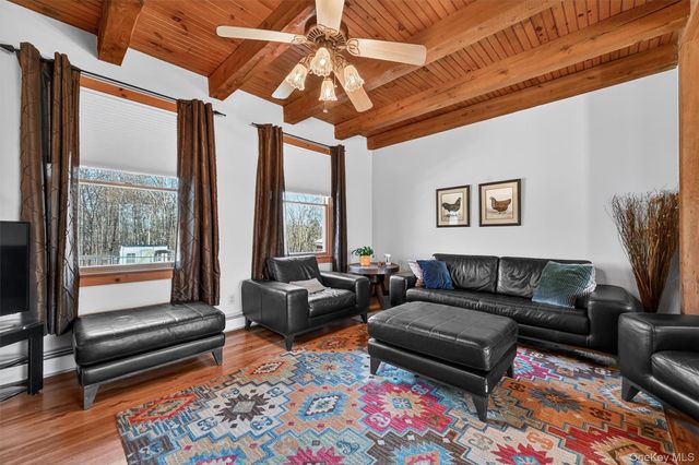 130 Dunthorne Drive, Bloomingburg, NY 12721