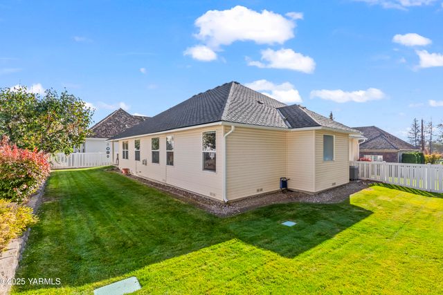 216 Santa Roza Dr, Yakima, WA 98901