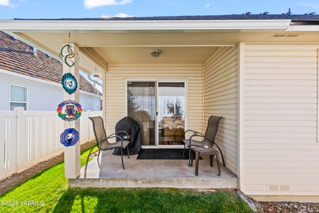 216 Santa Roza Dr, Yakima, WA 98901