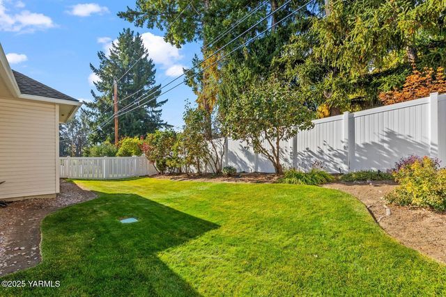 216 Santa Roza Dr, Yakima, WA 98901