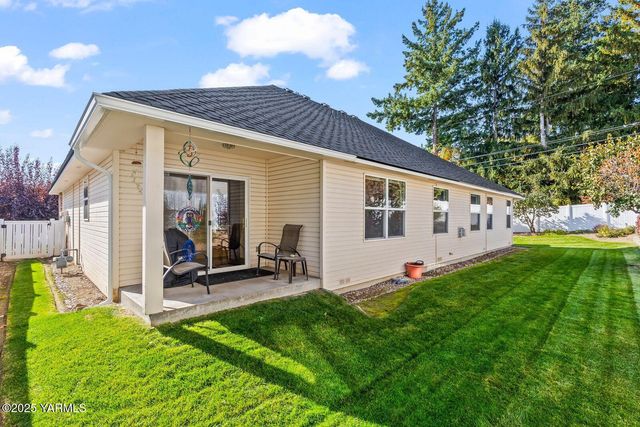 216 Santa Roza Dr, Yakima, WA 98901