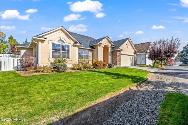 216 Santa Roza Dr, Yakima, WA 98901