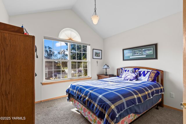 216 Santa Roza Dr, Yakima, WA 98901