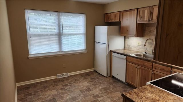 8736 N HULL Avenue, Kansas City, MO 64154