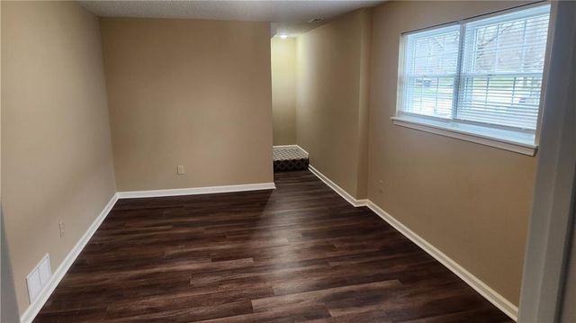 8736 N HULL Avenue, Kansas City, MO 64154