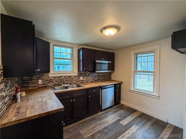 221 Evergreen Pl, Cheektowaga, NY 14225