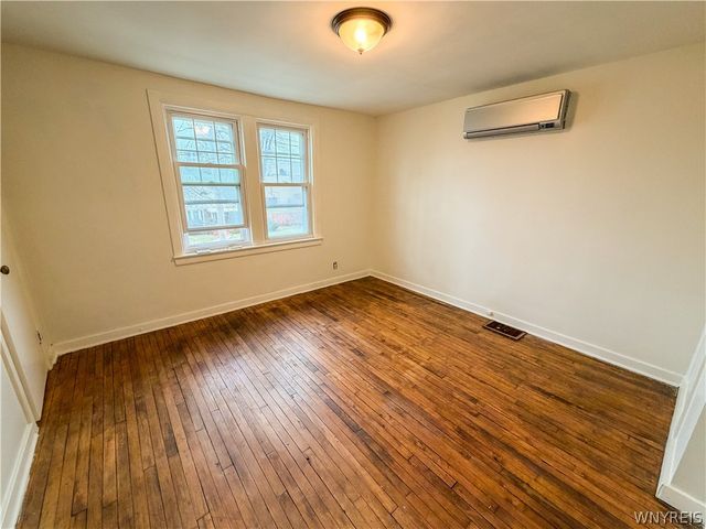 221 Evergreen Pl, Cheektowaga, NY 14225