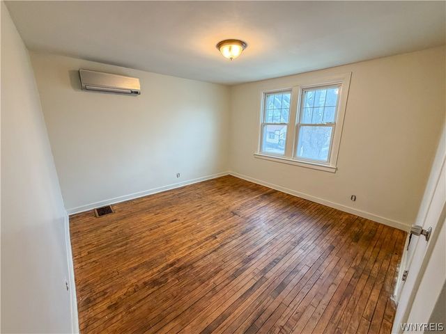 221 Evergreen Pl, Cheektowaga, NY 14225