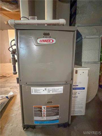 221 Evergreen Pl, Cheektowaga, NY 14225