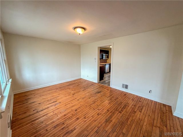 221 Evergreen Pl, Cheektowaga, NY 14225