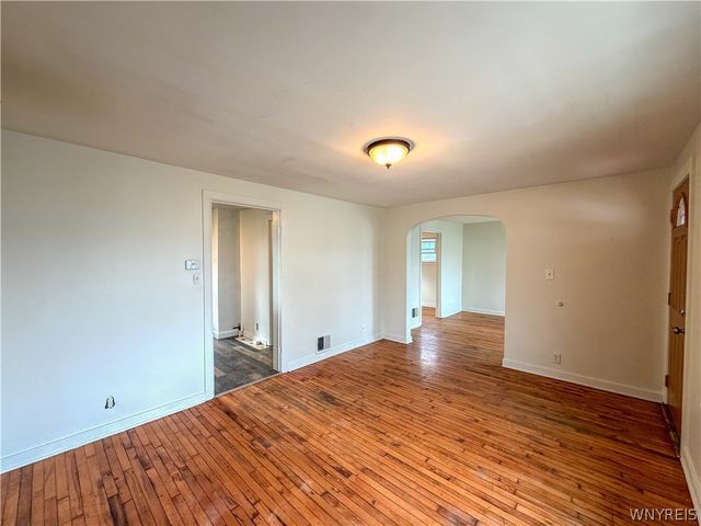 221 Evergreen Pl, Cheektowaga, NY 14225