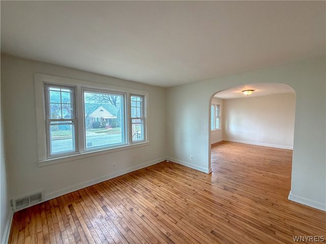 221 Evergreen Pl, Cheektowaga, NY 14225